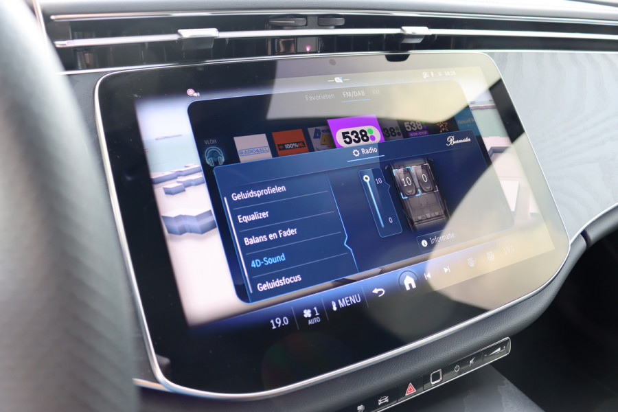 Mercedes-Benz E-Klasse Estate 300 e AMG Line | Distronic+ | Memory | Burmester | Surround Camera | Trekhaak | Digital Light | Keyless Go | Zonweringspakket | Nightpakket |