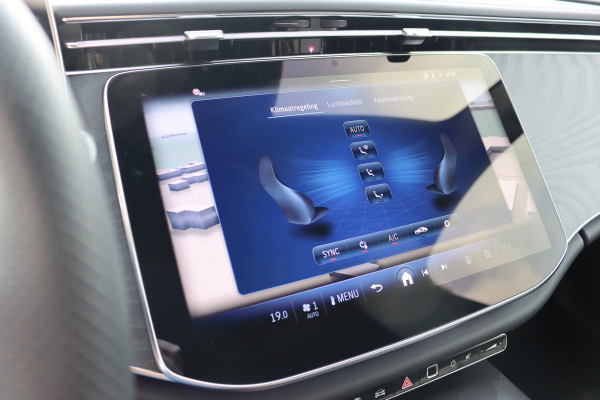 Mercedes-Benz E-Klasse Estate 300 e AMG Line | Distronic+ | Memory | Burmester | Surround Camera | Trekhaak | Digital Light | Keyless Go | Zonweringspakket | Nightpakket |