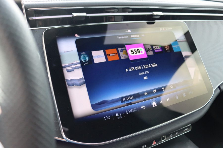 Mercedes-Benz E-Klasse Estate 300 e AMG Line | Distronic+ | Memory | Burmester | Surround Camera | Trekhaak | Digital Light | Keyless Go | Zonweringspakket | Nightpakket |