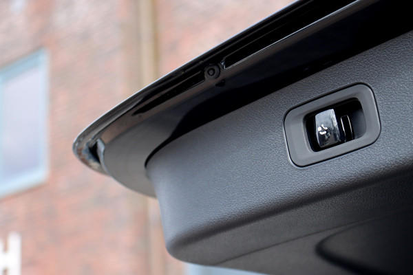 Mercedes-Benz E-Klasse Estate 300 e AMG Line | Distronic+ | Memory | Burmester | Surround Camera | Trekhaak | Digital Light | Keyless Go | Zonweringspakket | Nightpakket |