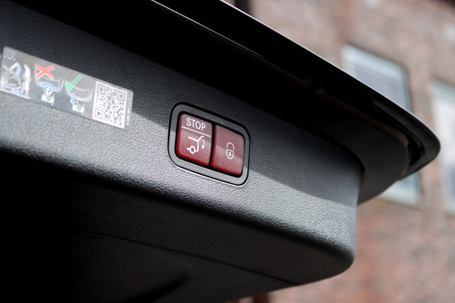 Mercedes-Benz E-Klasse Estate 300 e AMG Line | Distronic+ | Memory | Burmester | Surround Camera | Trekhaak | Digital Light | Keyless Go | Zonweringspakket | Nightpakket |