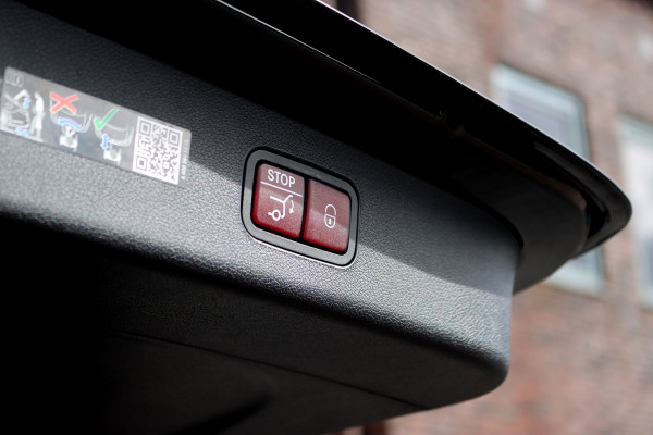 Mercedes-Benz E-Klasse Estate 300 e AMG Line | Distronic+ | Memory | Burmester | Surround Camera | Trekhaak | Digital Light | Keyless Go | Zonweringspakket | Nightpakket |