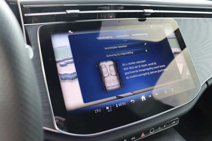 Mercedes-Benz E-Klasse Estate 300 e AMG Line | Distronic+ | Memory | Burmester | Surround Camera | Trekhaak | Digital Light | Keyless Go | Zonweringspakket | Nightpakket |