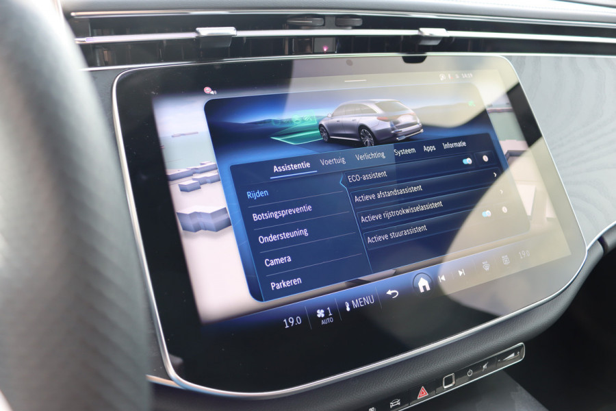 Mercedes-Benz E-Klasse Estate 300 e AMG Line | Distronic+ | Memory | Burmester | Surround Camera | Trekhaak | Digital Light | Keyless Go | Zonweringspakket | Nightpakket |