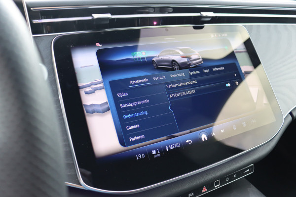 Mercedes-Benz E-Klasse Estate 300 e AMG Line | Distronic+ | Memory | Burmester | Surround Camera | Trekhaak | Digital Light | Keyless Go | Zonweringspakket | Nightpakket |