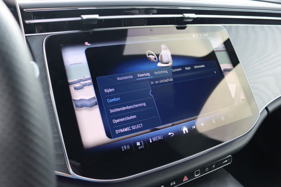 Mercedes-Benz E-Klasse Estate 300 e AMG Line | Distronic+ | Memory | Burmester | Surround Camera | Trekhaak | Digital Light | Keyless Go | Zonweringspakket | Nightpakket |