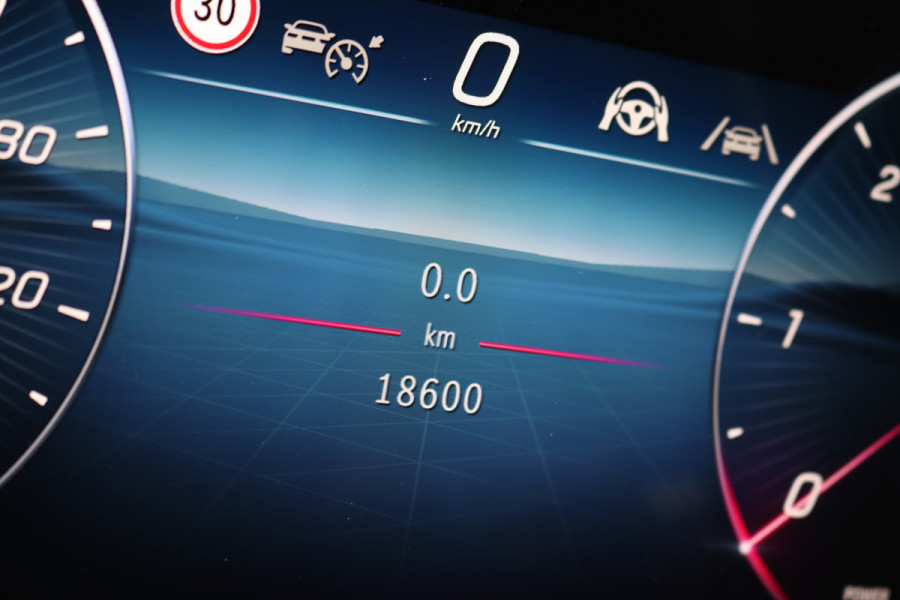 Mercedes-Benz E-Klasse 450 d 4MATIC AMG Line | Hyperscreen | Luchtvering | Achterasbesturing | Standkachel | Nappa Leder | Stoelventilatie | Trekhaak | Distronic+ | HUD | Massage | 3D-Display |