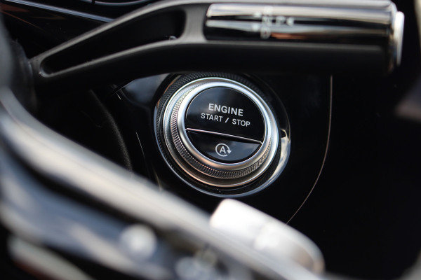 Mercedes-Benz E-Klasse 450 d 4MATIC AMG Line | Hyperscreen | Luchtvering | Achterasbesturing | Standkachel | Nappa Leder | Stoelventilatie | Trekhaak | Distronic+ | HUD | Massage | 3D-Display |