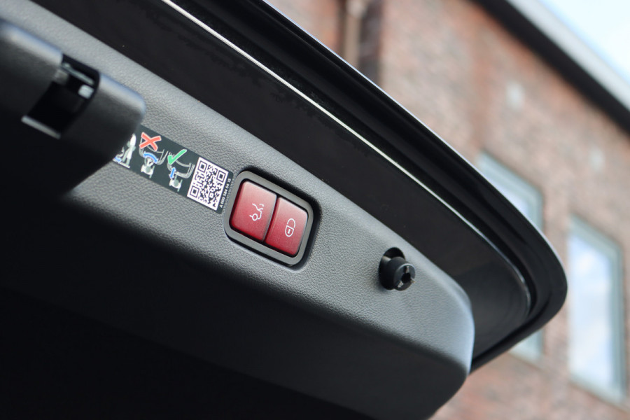 Mercedes-Benz E-Klasse 450 d 4MATIC AMG Line | Hyperscreen | Luchtvering | Achterasbesturing | Standkachel | Nappa Leder | Stoelventilatie | Trekhaak | Distronic+ | HUD | Massage | 3D-Display |