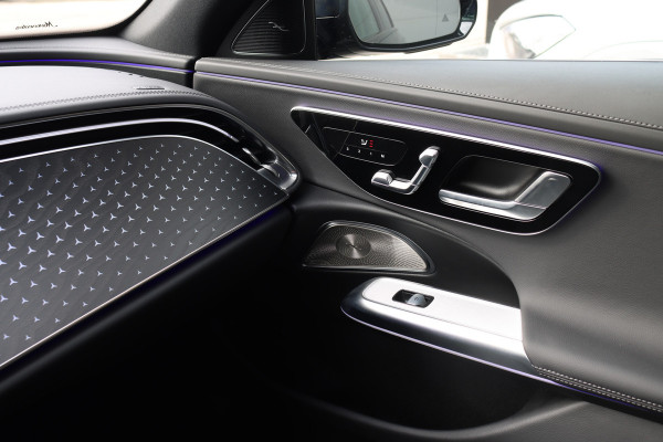 Mercedes-Benz E-Klasse Estate 300 e AMG Line | Distronic+ | Memory | Burmester | Surround Camera | Trekhaak | Digital Light | Keyless Go | Nightpakket |