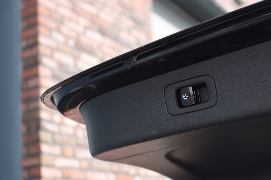 Mercedes-Benz E-Klasse Estate 300 e AMG Line | Distronic+ | Memory | Burmester | Surround Camera | Trekhaak | Digital Light | Keyless Go | Nightpakket |