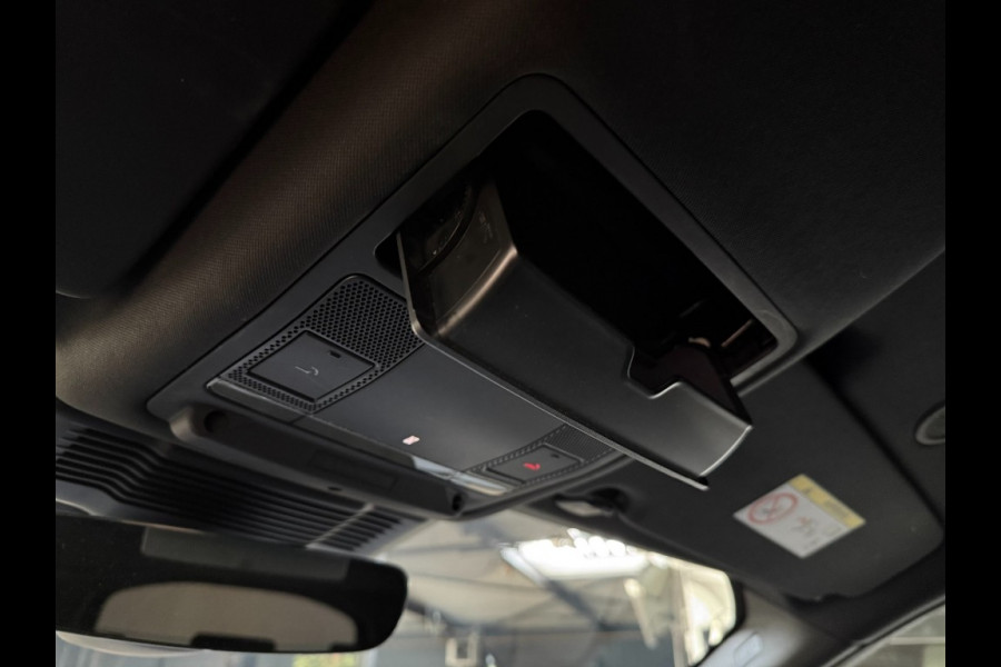 Land Rover Discovery Sport P300e S Black Pack stuur/stoel verw/360° camera trekhaak