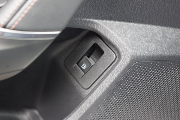 CUPRA Formentor 1.4 TSI e-Hybrid 204 PK Essential PHEV, Adap. Cruise Control, Half-Leder