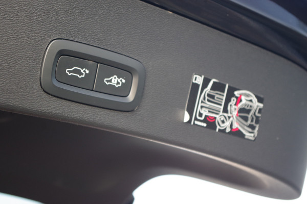 Volvo XC40 1.5 T5 Recharge 262 PK Inscription PHEV, Leder, Panoramadak, Winterpakket, H/K Sound,