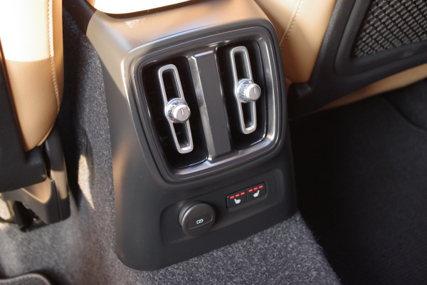 Volvo XC40 1.5 T5 Recharge 262 PK Inscription PHEV, Leder, Panoramadak, Winterpakket, H/K Sound,