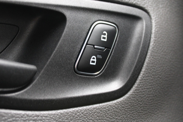 Ford Transit L2H2 170PK 330 Trend | BPM vrij | Betimmering laadruimte | Achteruitrijcamera | Stoelverwarming