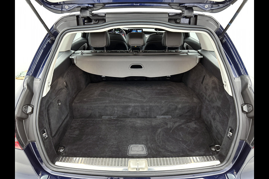 Mercedes-Benz C-Klasse Estate 300 e Business Solution Luxury ht metalen velgen | Navigatie| Elect bed voorstoelen met memory | Parking support | Inclusief 24 maanden MB Certified garantie voor Europa.