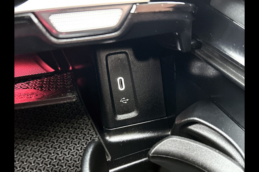 Mercedes-Benz GLC 200 4MATIC AMG Line Lichtmetalen velgen | Naviagtie | Panoramadak | elect. bed. voorstoelen met memory | MB-paasweekend