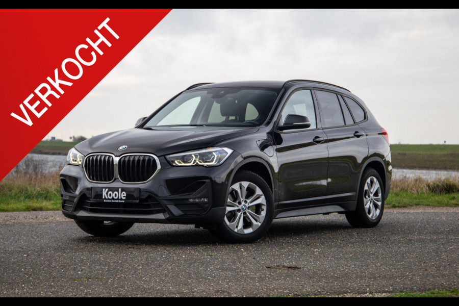 BMW X1 xDrive25e Executive CAMERA / CARPLAY / AUTOMAAT / LEDER / LED / CRUISE CONTROLE / STOELVERWARMING
