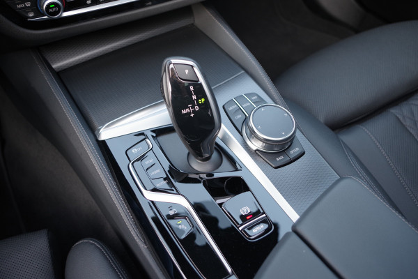 BMW 5 Serie 530e M-Sport Business Edition Plus 293 PK, Schuifdak, Driving Ass. Prof, Camera, Head-Up, Carplay