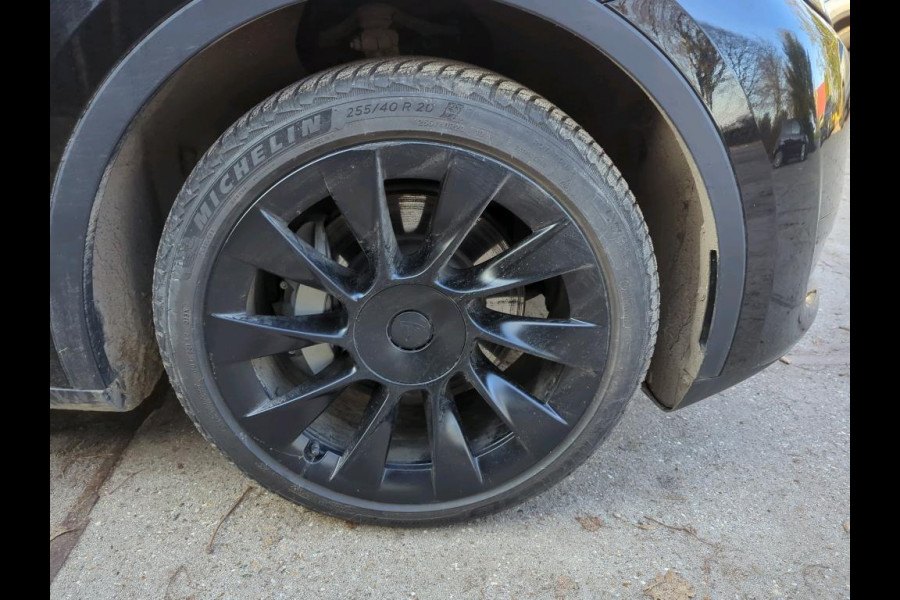 Tesla Model Y Long Range RWD 75 kWh | LMV Zwart 20" Turbine | Leer | Stoelverwarming V+A | Pano | Full Self Driving computer 4, Autopilot, Dodehoek detectie