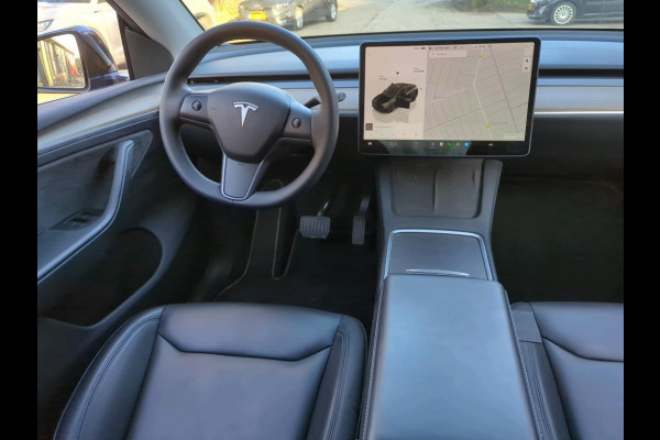 Tesla Model Y Long Range RWD 75 kWh | LMV Zwart 20" Turbine | Leer | Stoelverwarming V+A | Pano | Full Self Driving computer 4, Autopilot, Dodehoek detectie