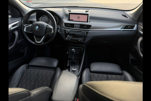 BMW X1 XDrive25e AUTOMAAT High Executive Sport line,panoramadak, achteruitrijcamera,1/2 lederen sportinterieur