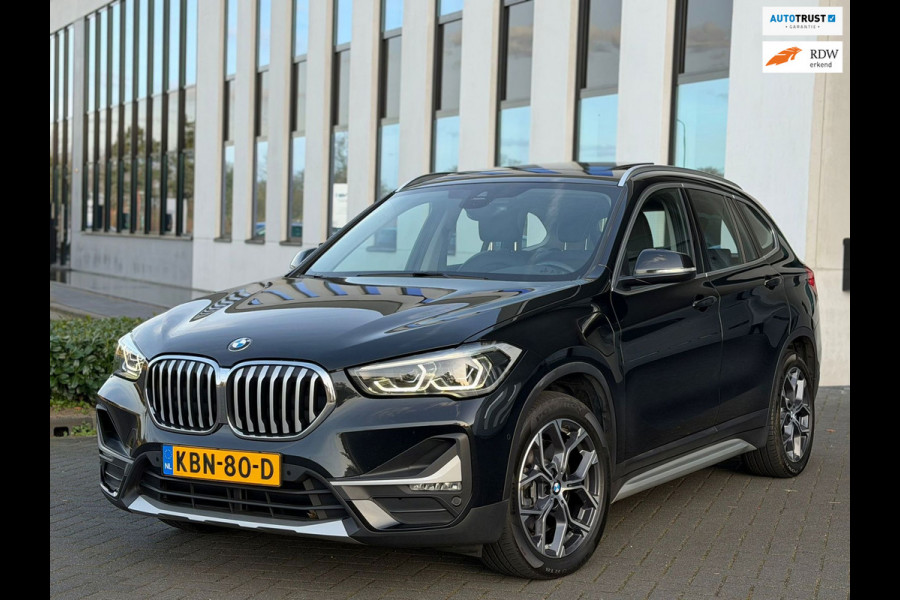 BMW X1 XDrive25e AUTOMAAT High Executive Sport line,panoramadak, achteruitrijcamera,1/2 lederen sportinterieur