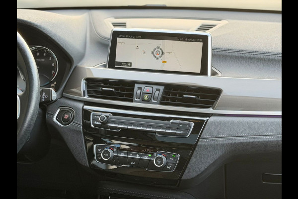 BMW X1 XDrive25e AUTOMAAT High Executive Sport line,panoramadak, achteruitrijcamera,1/2 lederen sportinterieur