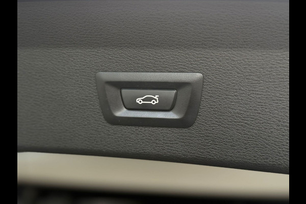 BMW X1 XDrive25e AUTOMAAT High Executive Sport line,panoramadak, achteruitrijcamera,1/2 lederen sportinterieur