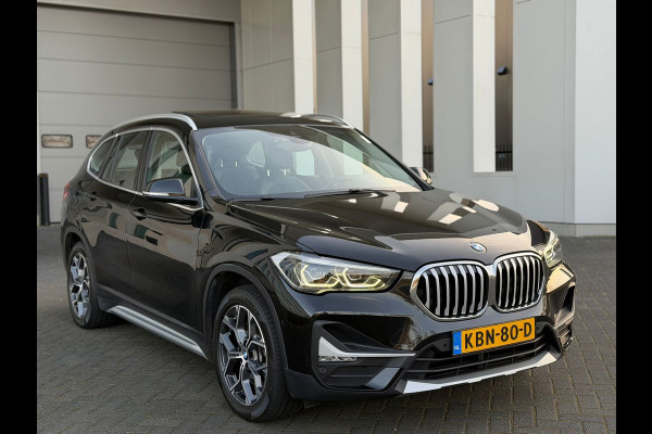 BMW X1 XDrive25e AUTOMAAT High Executive Sport line,panoramadak, achteruitrijcamera,1/2 lederen sportinterieur