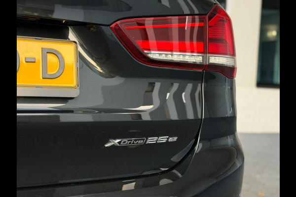 BMW X1 XDrive25e AUTOMAAT High Executive Sport line,panoramadak, achteruitrijcamera,1/2 lederen sportinterieur