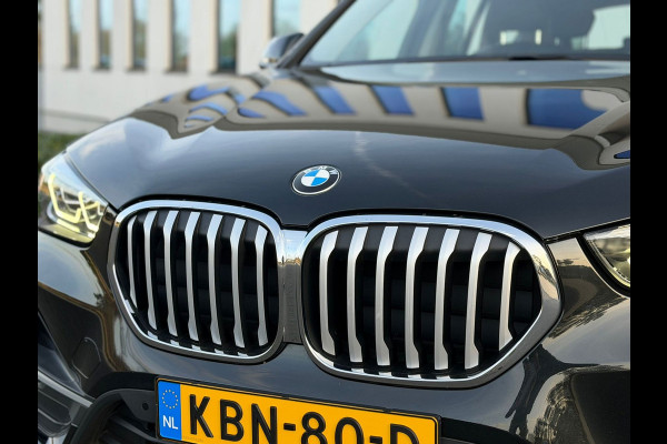 BMW X1 XDrive25e AUTOMAAT High Executive Sport line,panoramadak, achteruitrijcamera,1/2 lederen sportinterieur