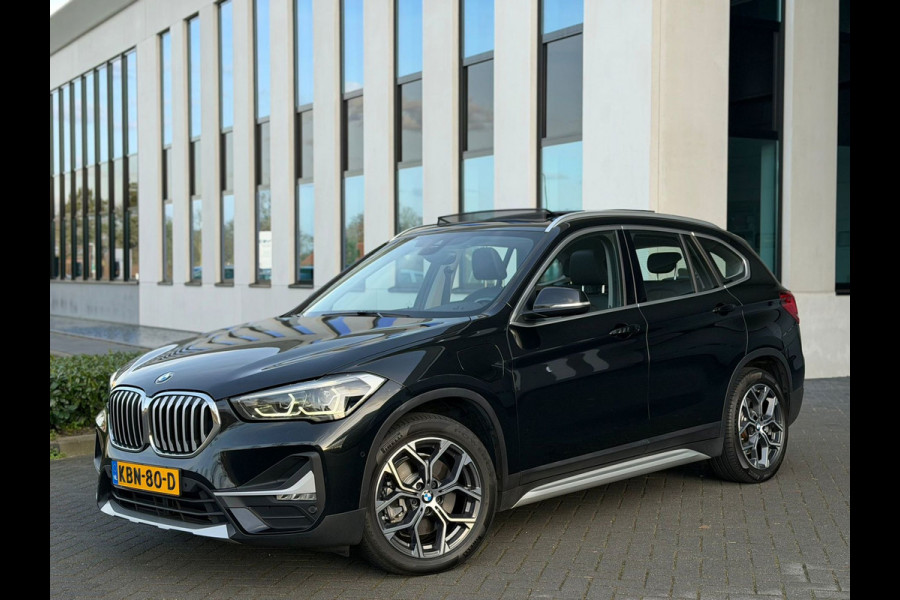 BMW X1 XDrive25e AUTOMAAT High Executive Sport line,panoramadak, achteruitrijcamera,1/2 lederen sportinterieur