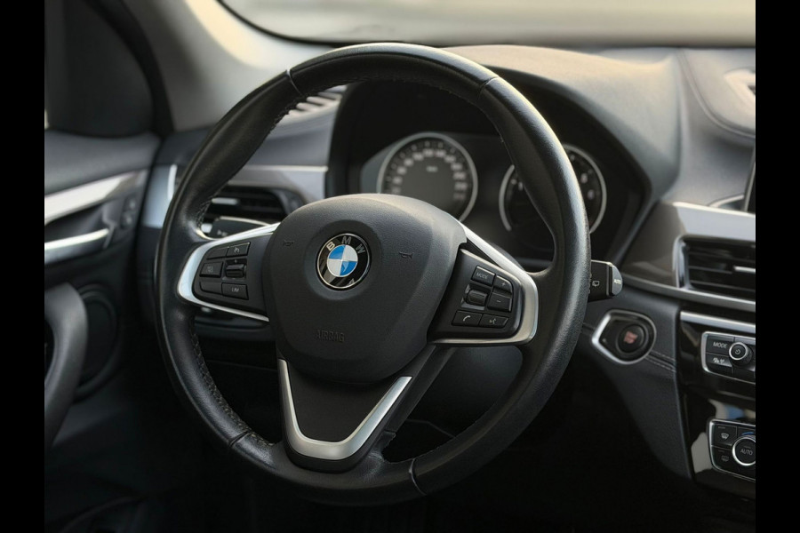 BMW X1 XDrive25e AUTOMAAT High Executive Sport line,panoramadak, achteruitrijcamera,1/2 lederen sportinterieur