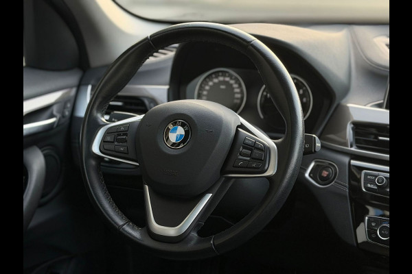 BMW X1 XDrive25e AUTOMAAT High Executive Sport line,panoramadak, achteruitrijcamera,1/2 lederen sportinterieur