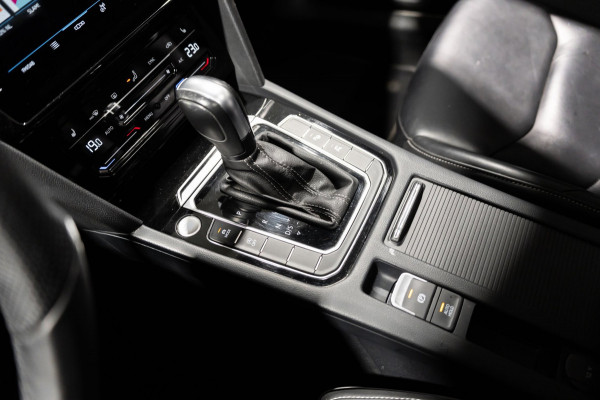 Volkswagen Arteon Shooting Brake 2.0 TSI R-Line DSG PANO LEDER IQ