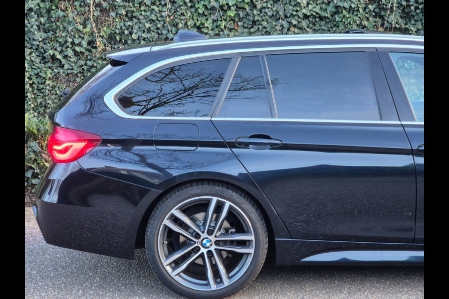 BMW 3 Serie Touring 320i M Sport Individual Panoramdak Apple CarPlay Nbt Evo Navi Pro M Edition