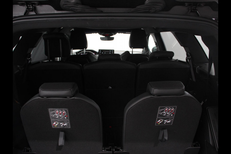 Peugeot 5008 1.2 PureTech 130pk Automaat GT Black Pack 7p Climate control Adaptive Cruise control Camera Verwarmde voorstoelen Keyless Navigatie LED Apple Carplay/ Android Auto