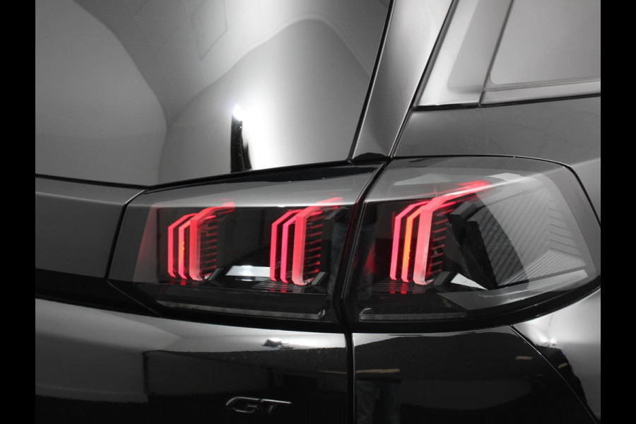 Peugeot 5008 1.2 PureTech 130pk Automaat GT Black Pack 7p Climate control Adaptive Cruise control Camera Verwarmde voorstoelen Keyless Navigatie LED Apple Carplay/ Android Auto