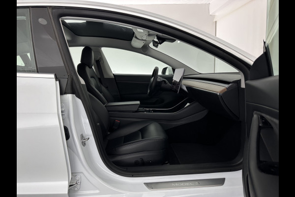 Tesla Model 3 Standard RWD Plus 60 kWh [ 3-Fase ] {SOH-97%} (INCL.BTW) Aut. *PANO | AUTO-PILOT | LEATHER | KEYLESS | FULL-LED | MEMORY-PACK | TOP-VIEW | DAB | CARPLAY | DIGI-COCKPIT | LANE-ASSIST | COMFORT-SEATS | 18"ALU*