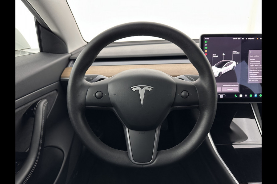 Tesla Model 3 Standard RWD Plus 60 kWh [ 3-Fase ] {SOH-97%} (INCL.BTW) Aut. *PANO | AUTO-PILOT | LEATHER | KEYLESS | FULL-LED | MEMORY-PACK | TOP-VIEW | DAB | CARPLAY | DIGI-COCKPIT | LANE-ASSIST | COMFORT-SEATS | 18"ALU*