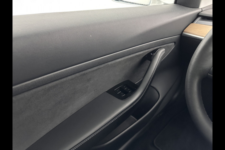 Tesla Model 3 Standard RWD Plus 60 kWh [ 3-Fase ] {SOH-97%} (INCL.BTW) Aut. *PANO | AUTO-PILOT | LEATHER | KEYLESS | FULL-LED | MEMORY-PACK | TOP-VIEW | DAB | CARPLAY | DIGI-COCKPIT | LANE-ASSIST | COMFORT-SEATS | 18"ALU*