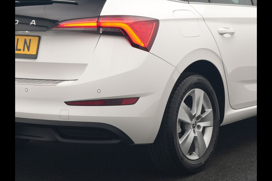Škoda SCALA 1.5 TSI Sport Business Automaat 150pk | Trekhaak | Stoelverwarming | Cruise Control | Climate Control | Apple Carplay | Front Assist | LED Koplampen |