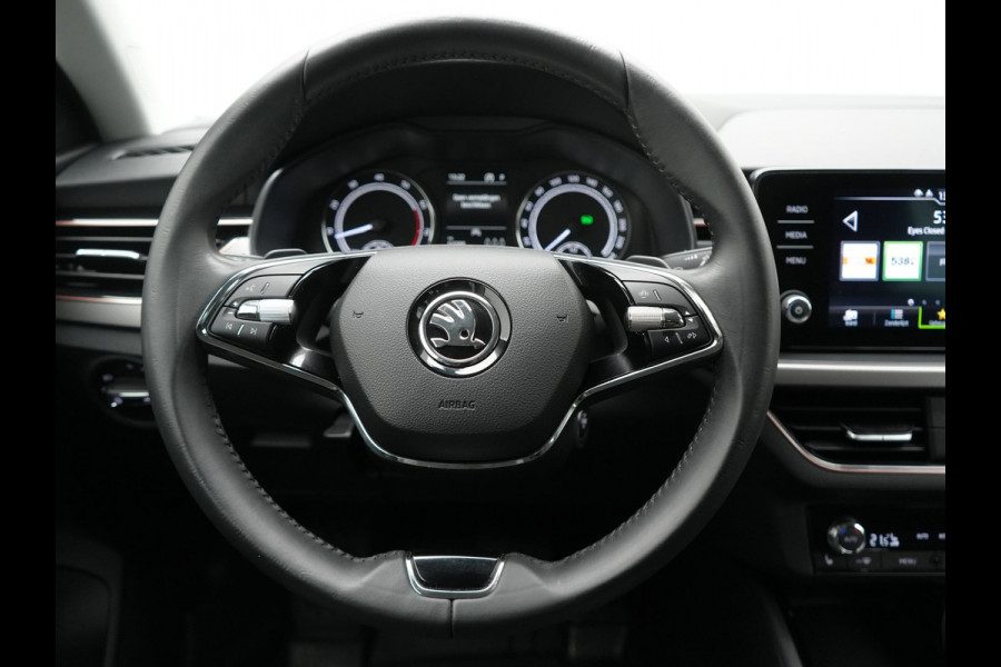 Škoda SCALA 1.5 TSI Sport Business Automaat 150pk | Trekhaak | Stoelverwarming | Cruise Control | Climate Control | Apple Carplay | Front Assist | LED Koplampen |