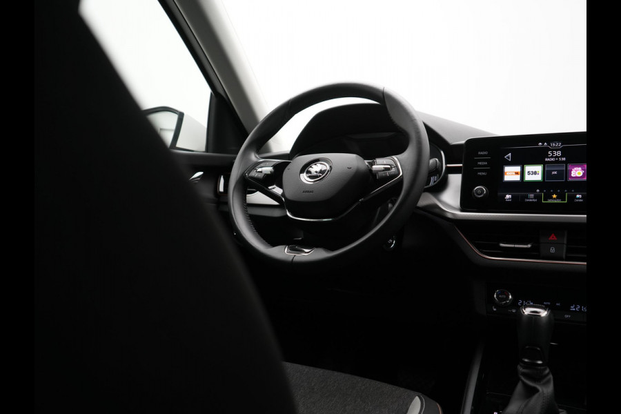 Škoda SCALA 1.5 TSI Sport Business Automaat 150pk | Trekhaak | Stoelverwarming | Cruise Control | Climate Control | Apple Carplay | Front Assist | LED Koplampen |
