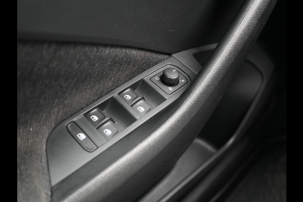 Škoda SCALA 1.5 TSI Sport Business Automaat 150pk | Trekhaak | Stoelverwarming | Cruise Control | Climate Control | Apple Carplay | Front Assist | LED Koplampen |