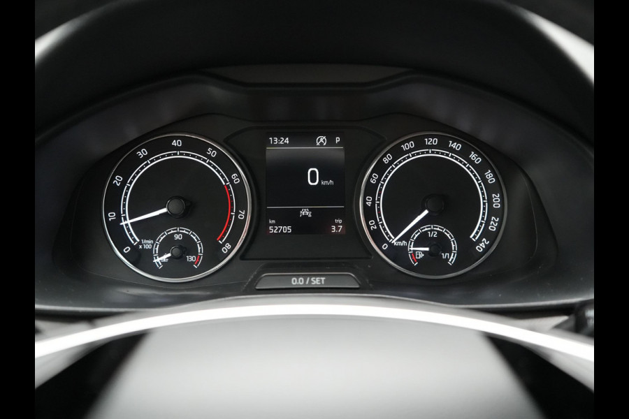 Škoda SCALA 1.5 TSI Sport Business Automaat 150pk | Trekhaak | Stoelverwarming | Cruise Control | Climate Control | Apple Carplay | Front Assist | LED Koplampen |