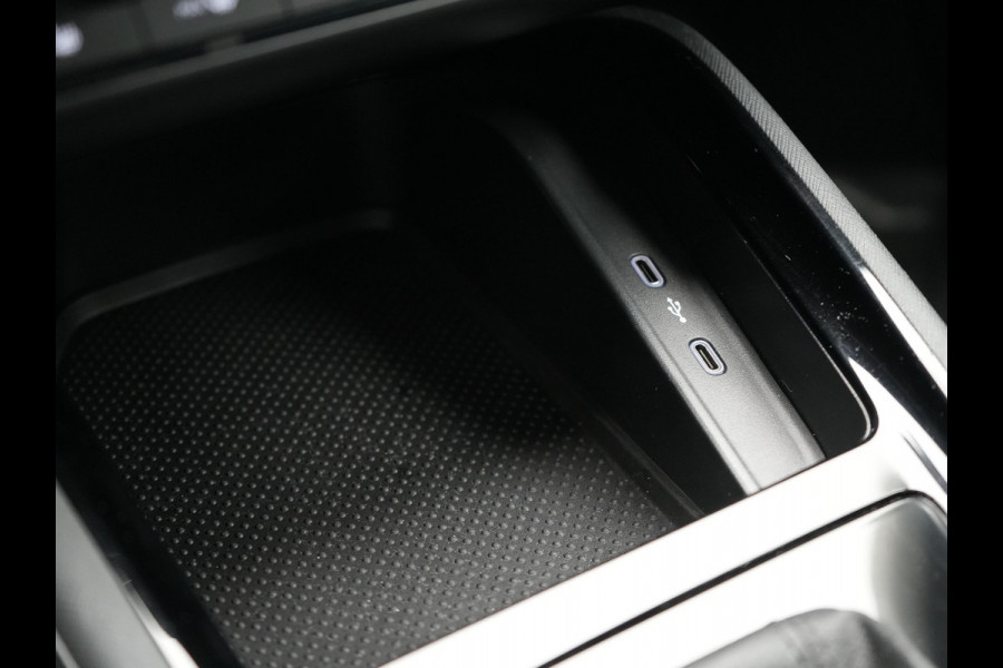 Škoda SCALA 1.5 TSI Sport Business Automaat 150pk | Trekhaak | Stoelverwarming | Cruise Control | Climate Control | Apple Carplay | Front Assist | LED Koplampen |