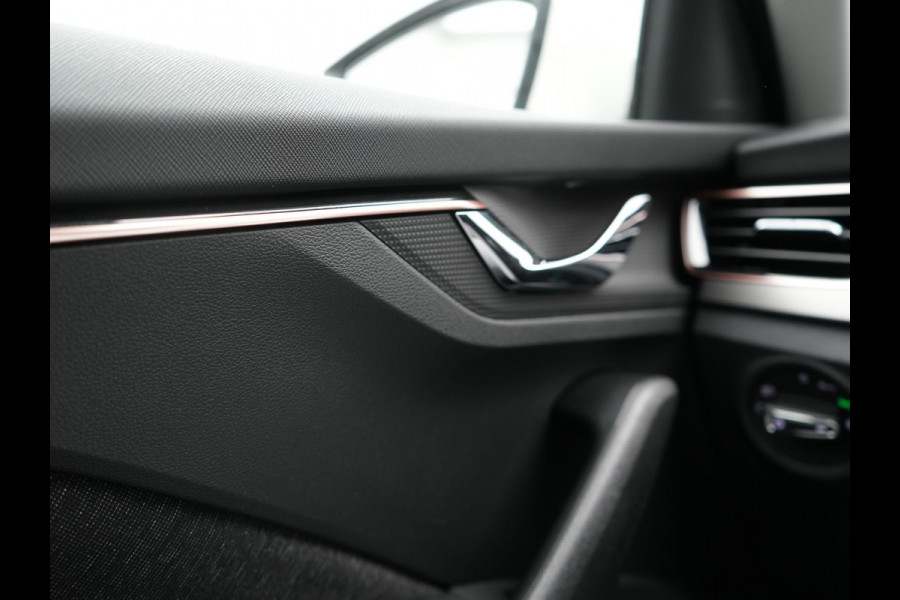 Škoda SCALA 1.5 TSI Sport Business Automaat 150pk | Trekhaak | Stoelverwarming | Cruise Control | Climate Control | Apple Carplay | Front Assist | LED Koplampen |